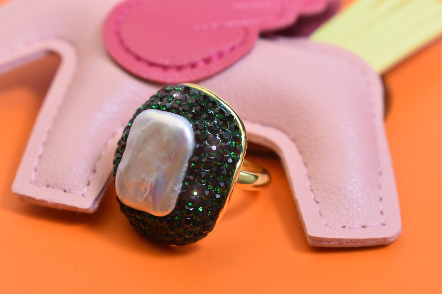 Luxurious and Shining Natural Baroque Pearl Ring with Three Dimensional Dense Inlaid Green Crystal Opening Adjustable Ring