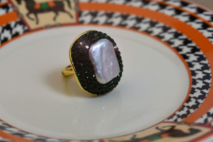 Luxurious and Shining Natural Baroque Pearl Ring with Three Dimensional Dense Inlaid Green Crystal Opening Adjustable Ring