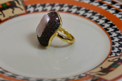 Luxurious and Shining Natural Baroque Pearl Ring with Three Dimensional Dense Inlaid Green Crystal Opening Adjustable Ring