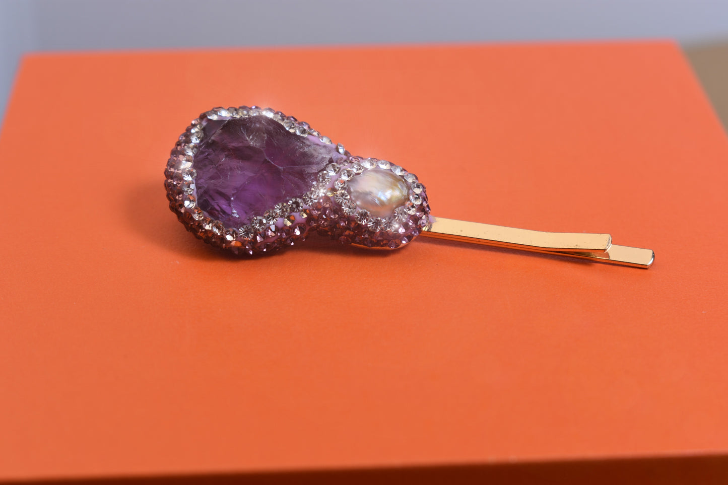 Baroque pearl three-dimensional inlaid with purple crystal and zircon gold hair clip