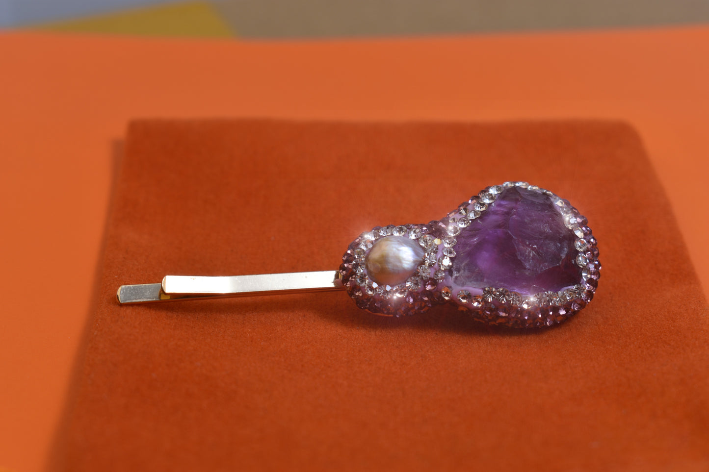 Baroque pearl three-dimensional inlaid with purple crystal and zircon gold hair clip