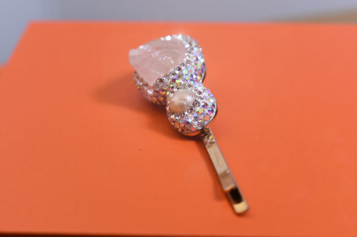 Natural pearl hair clip with three-dimensional inlaid powder crystal and zircon gold hair clip