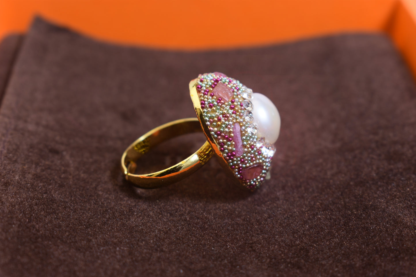 Luxurious shiny natural pearl ring with three-dimensional dense inlaid colorful beads, adjustable ring at the opening