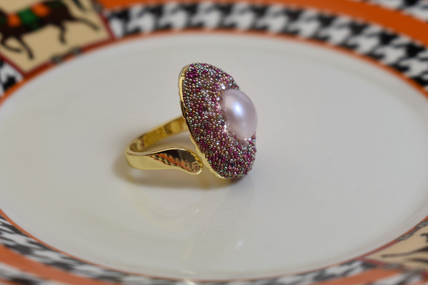 Luxurious shiny natural pearl ring with three-dimensional dense inlaid colorful beads, adjustable ring at the opening