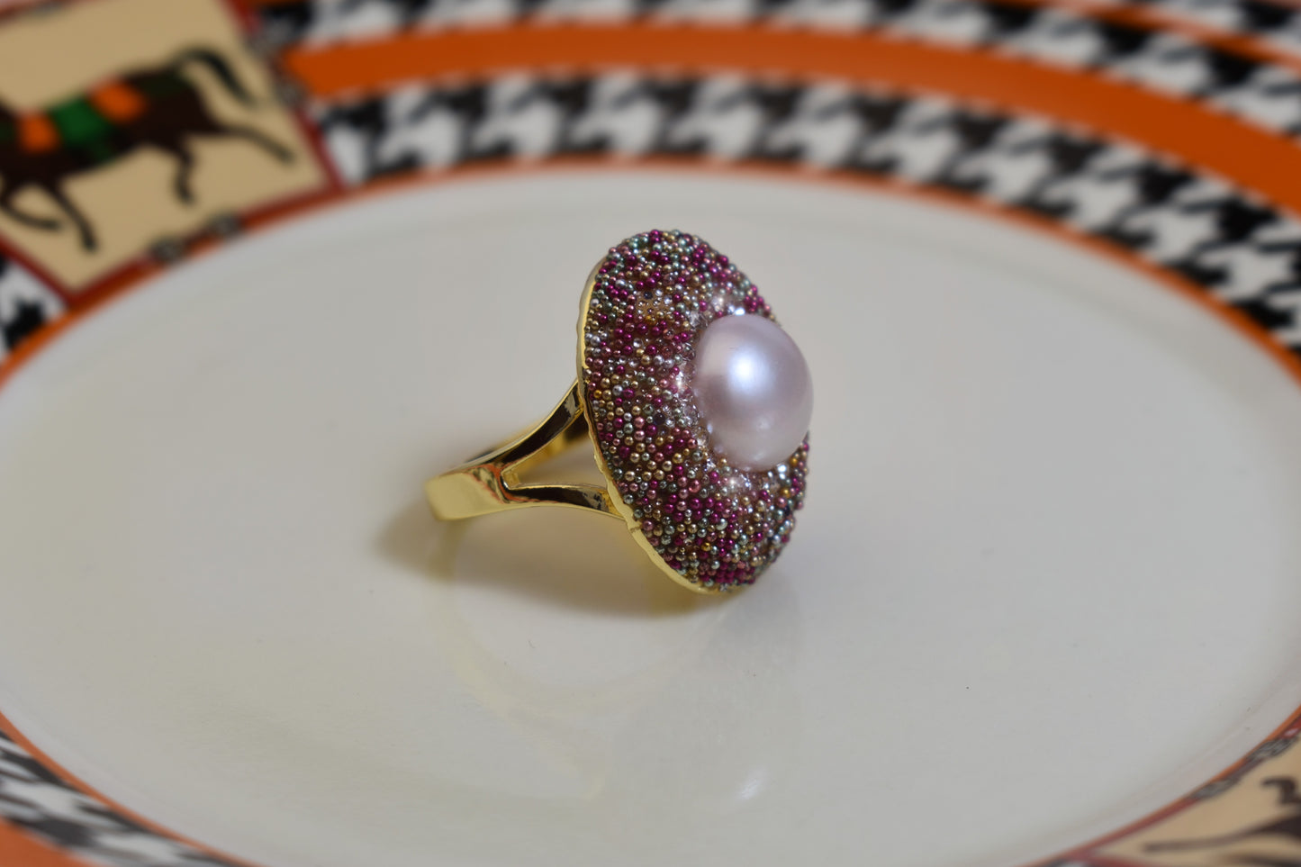 Luxurious shiny natural pearl ring with three-dimensional dense inlaid colorful beads, adjustable ring at the opening