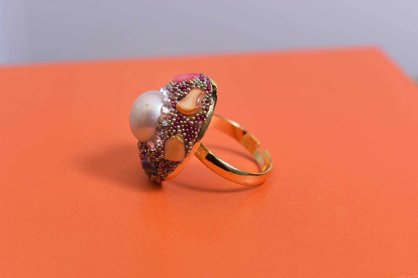 Luxurious shiny natural pearl ring with three-dimensional dense inlaid colorful beads, adjustable ring at the opening