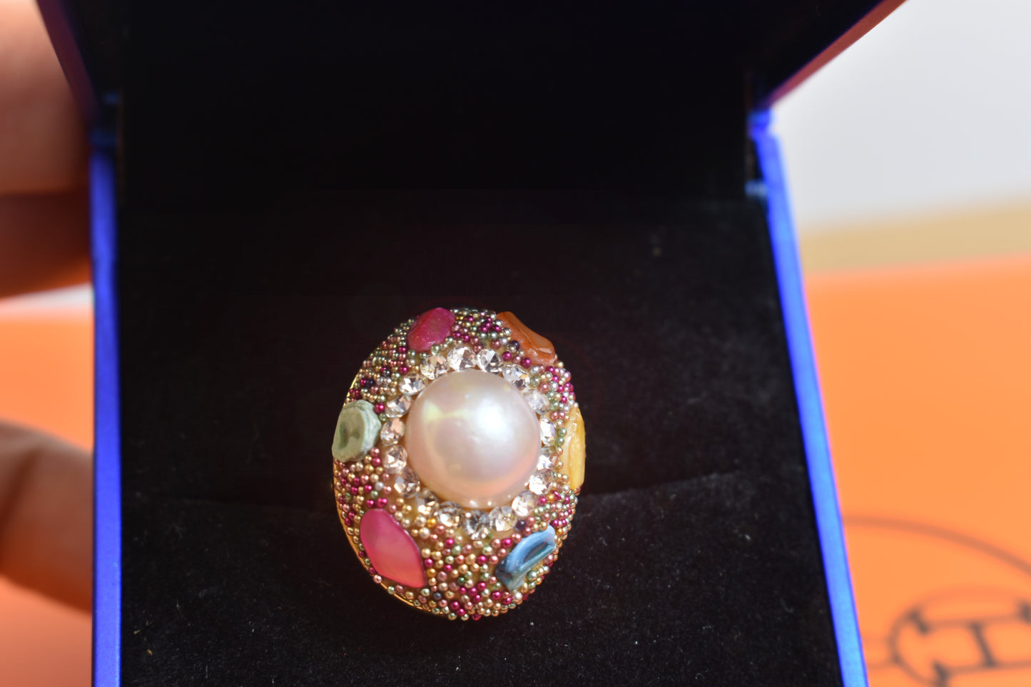 Luxurious shiny natural pearl ring with three-dimensional dense inlaid colorful beads, adjustable ring at the opening