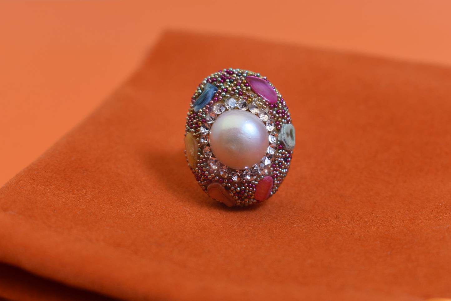 Luxurious shiny natural pearl ring with three-dimensional dense inlaid colorful beads, adjustable ring at the opening