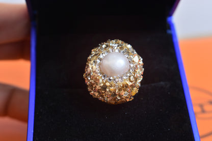 Luxurious shiny natural pearl ring with three-dimensional dense inlay of gold foil and crushed stone, adjustable ring at the opening