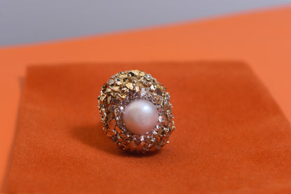 Luxurious shiny natural pearl ring with three-dimensional dense inlay of gold foil and crushed stone, adjustable ring at the opening