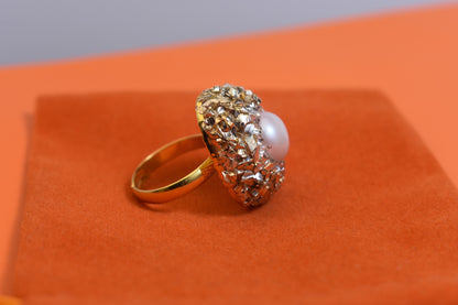 Luxurious shiny natural pearl ring with three-dimensional dense inlay of gold foil and crushed stone, adjustable ring at the opening