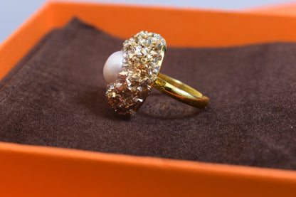 Luxurious shiny natural pearl ring with three-dimensional dense inlay of gold foil and crushed stone, adjustable ring at the opening