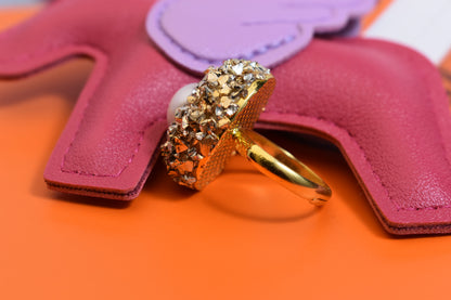 Luxurious shiny natural pearl ring with three-dimensional dense inlay of gold foil and crushed stone, adjustable ring at the opening