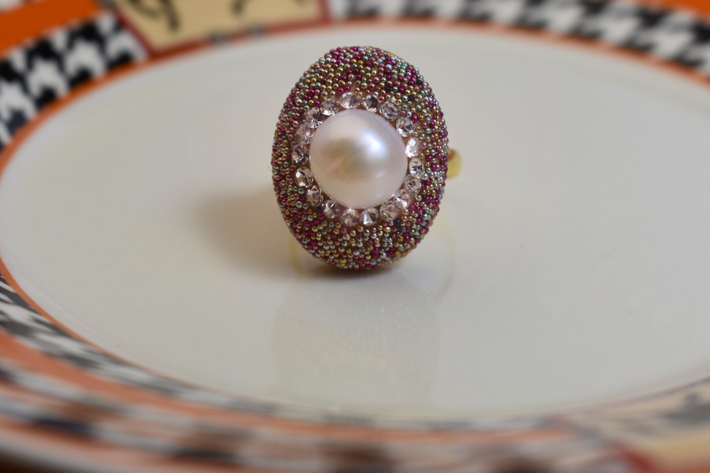 Luxurious shiny natural pearl ring with three-dimensional dense inlaid colorful beads, adjustable ring at the opening
