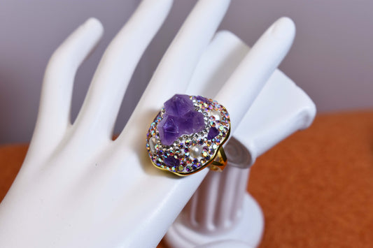 Luxurious and shiny natural amethyst pearl ring with three-dimensional dense inlay of tourmaline and colored zircon. Adjustable ring at the opening