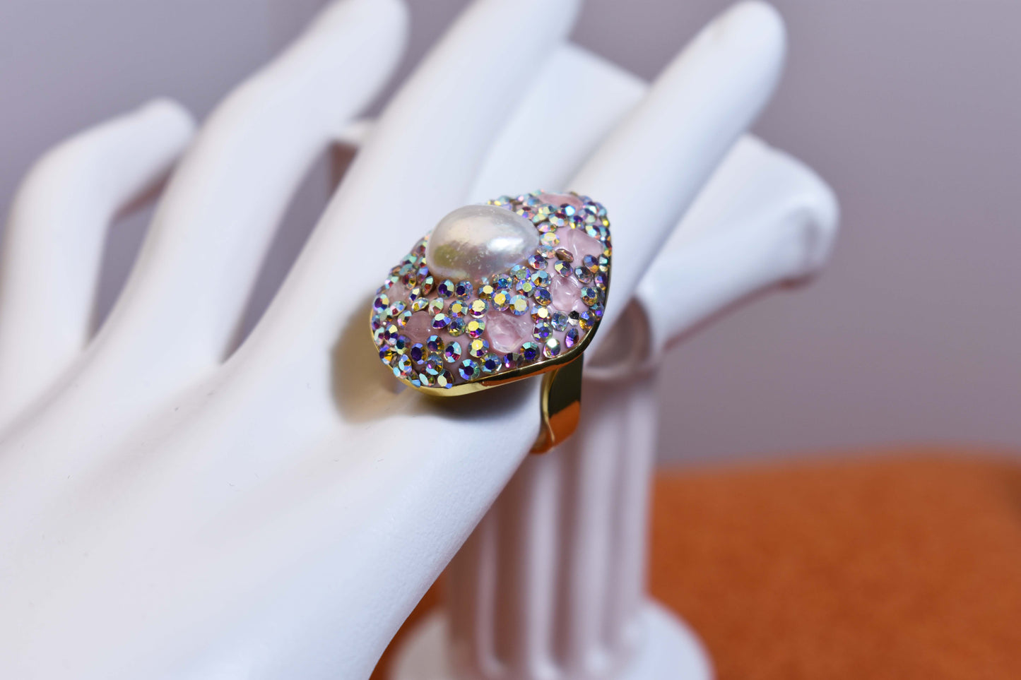 Luxurious Sparkling S Water Drop Shaped Natural Pearl Ring with Three Dimensional Dense Inlaid Pink Crystal Zircon Opening Adjustable Ring