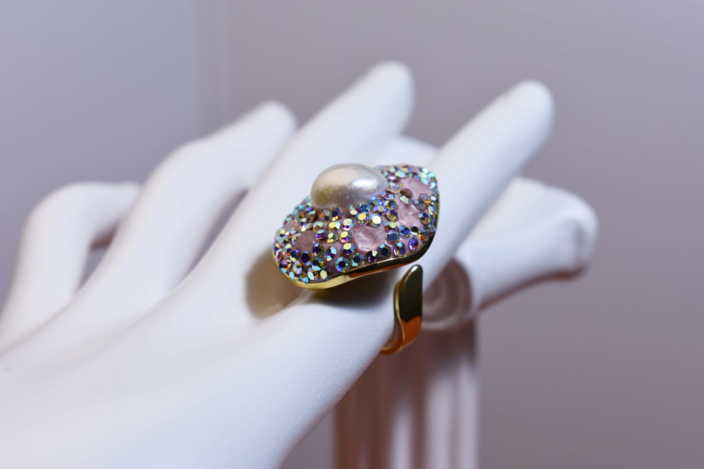 Luxurious Sparkling S Water Drop Shaped Natural Pearl Ring with Three Dimensional Dense Inlaid Pink Crystal Zircon Opening Adjustable Ring