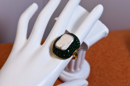 Luxurious and Shining Natural Baroque Pearl Ring with Three Dimensional Dense Inlaid Green Crystal Opening Adjustable Ring