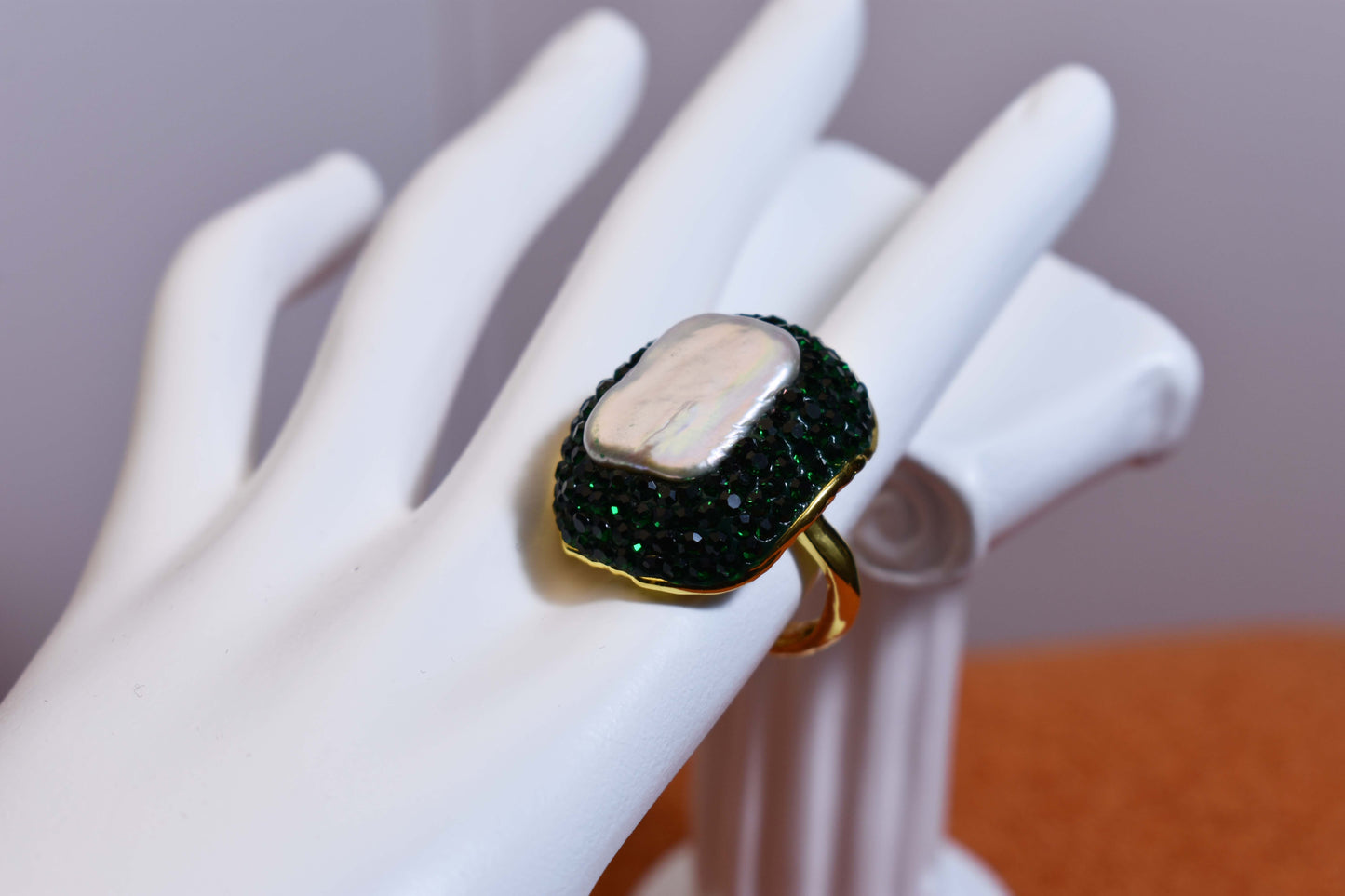 Luxurious and Shining Natural Baroque Pearl Ring with Three Dimensional Dense Inlaid Green Crystal Opening Adjustable Ring