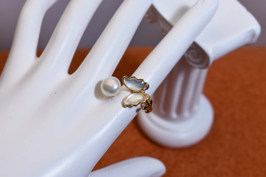 Natural pearl ring with white shell and butterfly shaped opening adjustable ring