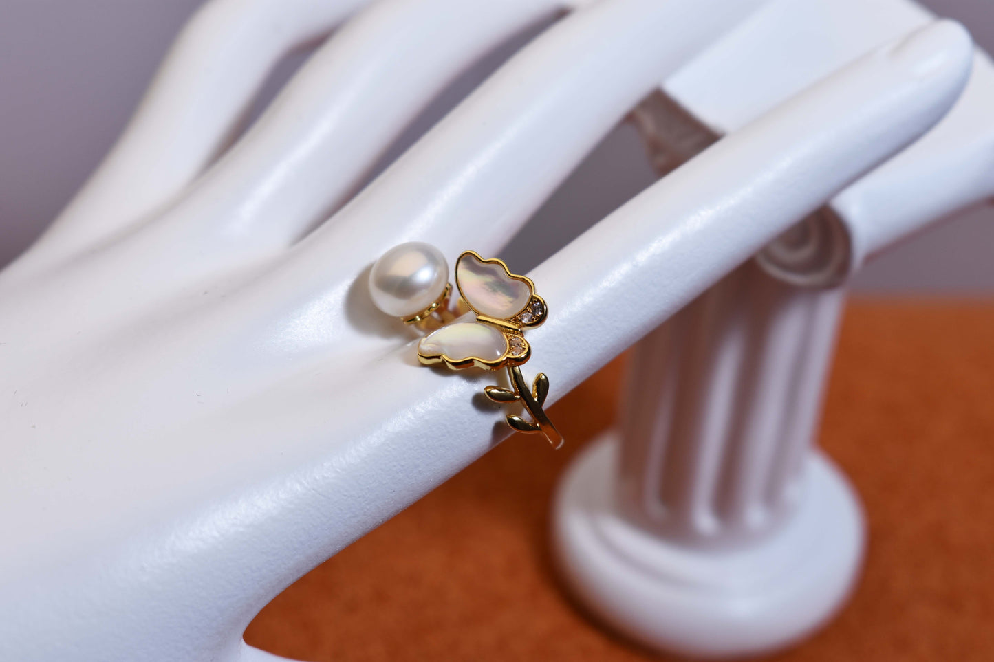 Natural pearl ring with white shell and butterfly shaped opening adjustable ring