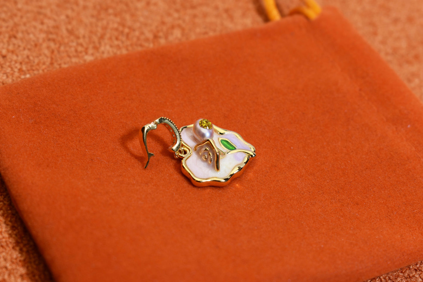 Natural pearl necklace pendant, light pink purple heart-shaped enamel craftsmanship, three-dimensional rose shaped pendant