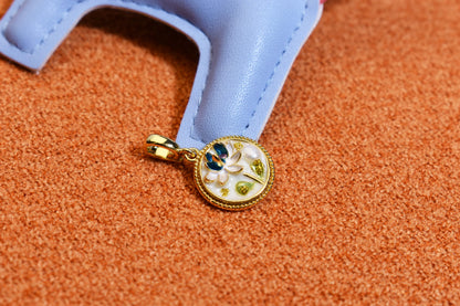 Natural pearl necklace pendant, white circular enamel craftsmanship, three-dimensional tulip flower shaped pendant