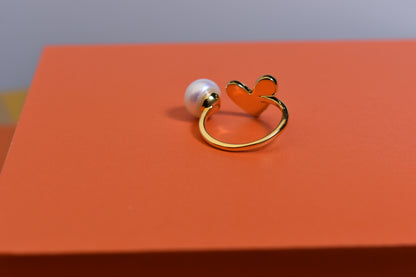 Pearl ring with peach heart and heart-shaped design, inlaid with white shell, adjustable opening