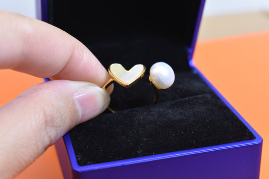 Pearl ring with peach heart and heart-shaped design, inlaid with white shell, adjustable opening