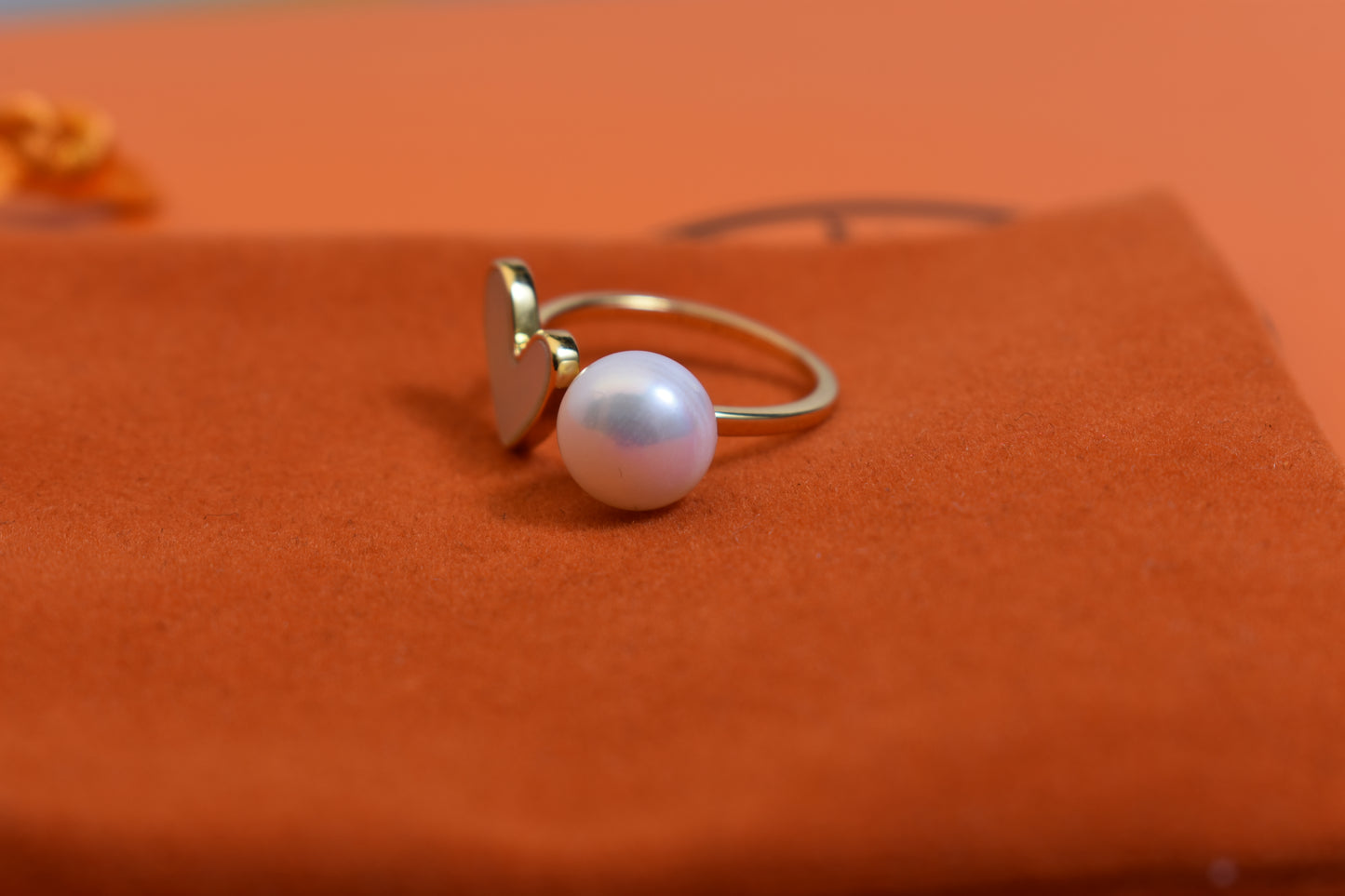 Pearl ring with peach heart and heart-shaped design, inlaid with white shell, adjustable opening