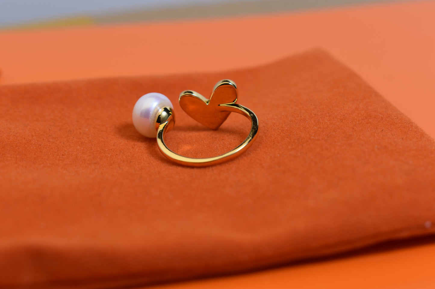 Pearl ring with peach heart and heart-shaped design, inlaid with white shell, adjustable opening