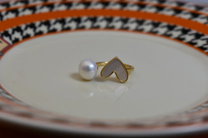 Pearl ring with peach heart and heart-shaped design, inlaid with white shell, adjustable opening