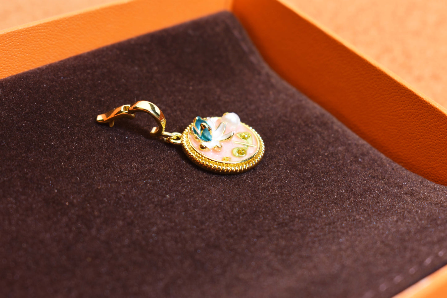 Natural pearl necklace pendant,pink round enamel craftsmanship, three-dimensional tulip flower shaped pendant