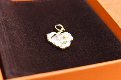 Natural pearl necklace pendant, white heart-shaped enamel craftsmanship, three-dimensional rose shaped pendant