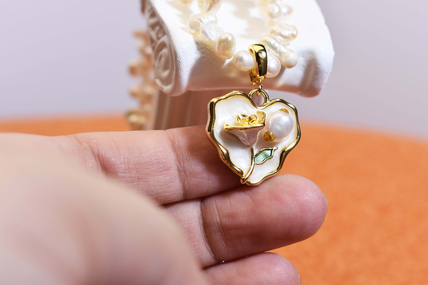 Natural pearl necklace pendant, white heart-shaped enamel craftsmanship, three-dimensional rose shaped pendant