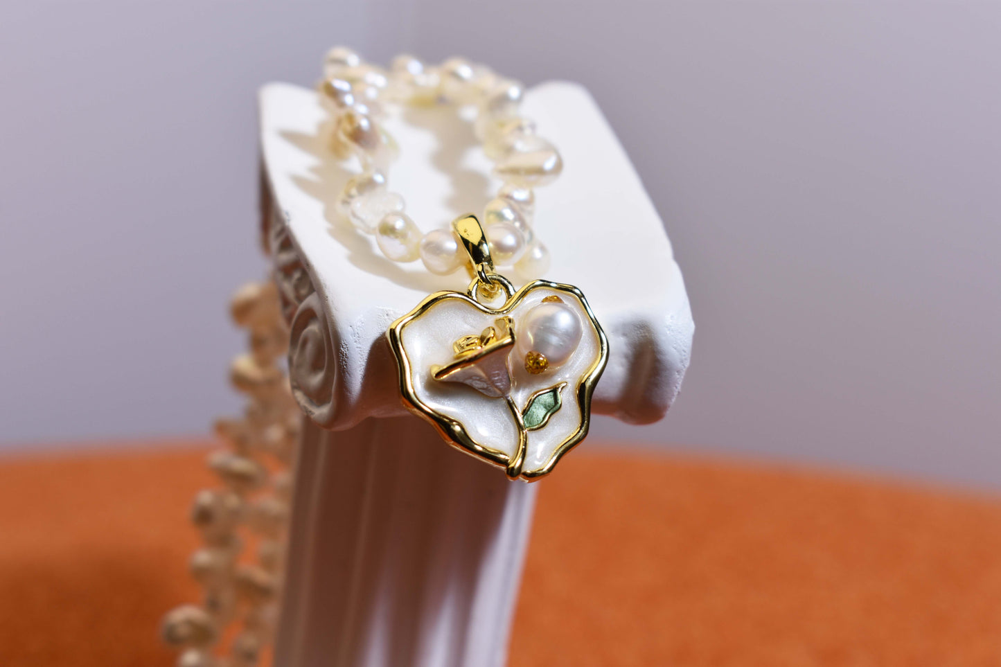 Natural pearl necklace pendant, white heart-shaped enamel craftsmanship, three-dimensional rose shaped pendant