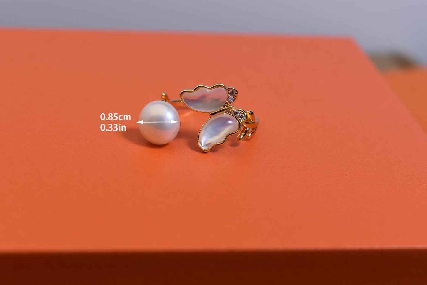 Natural pearl ring with white shell and butterfly shaped opening adjustable ring