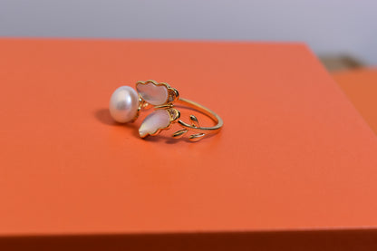 Natural pearl ring with white shell and butterfly shaped opening adjustable ring
