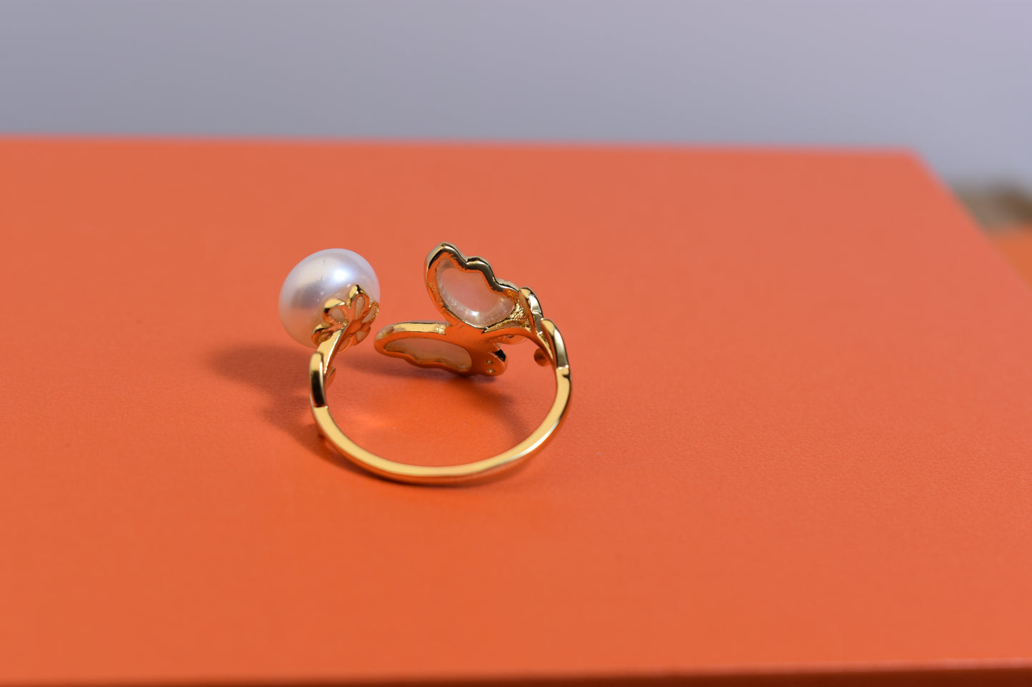 Natural pearl ring with white shell and butterfly shaped opening adjustable ring