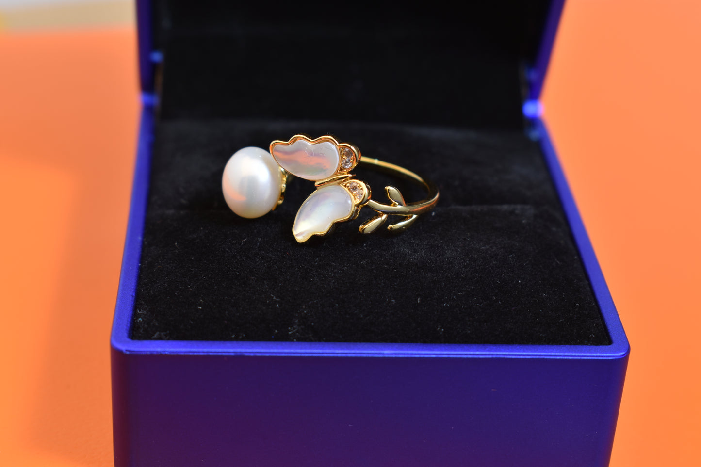 Natural pearl ring with white shell and butterfly shaped opening adjustable ring
