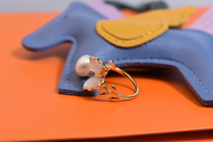 Natural pearl ring with white shell and butterfly shaped opening adjustable ring