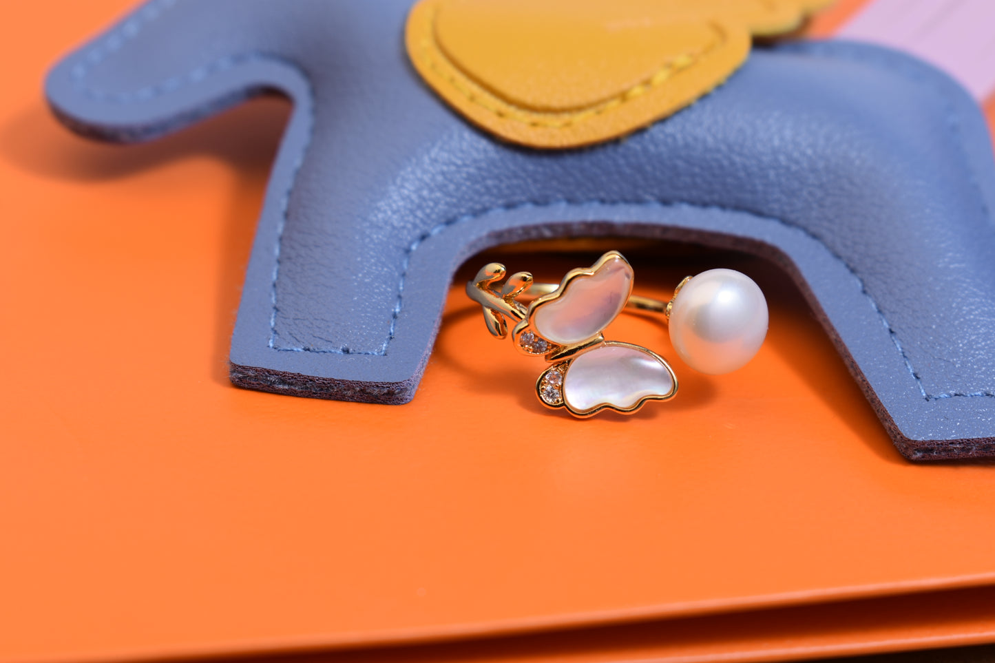 Natural pearl ring with white shell and butterfly shaped opening adjustable ring