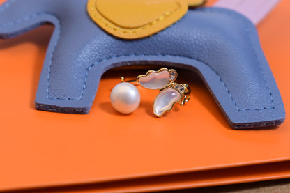 Natural pearl ring with white shell and butterfly shaped opening adjustable ring