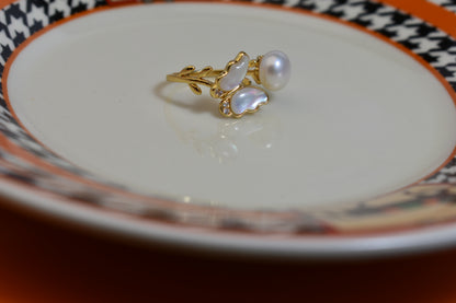 Natural pearl ring with white shell and butterfly shaped opening adjustable ring